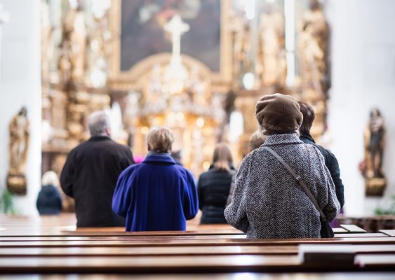 Sollten wieder Gottesdienste im Bistum Trier stattfinden, gelten strenge Auflagen für die Kirchengänger. Symbolfoto: Matthias Balk/dpa-Bildfunk