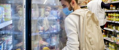 Bereits seit Montag gilt im Saarland eine Maskenpflicht, die der weiteren Eindämmung des Coronavirus dient. Symbolfoto: Christoph Soeder/dpa