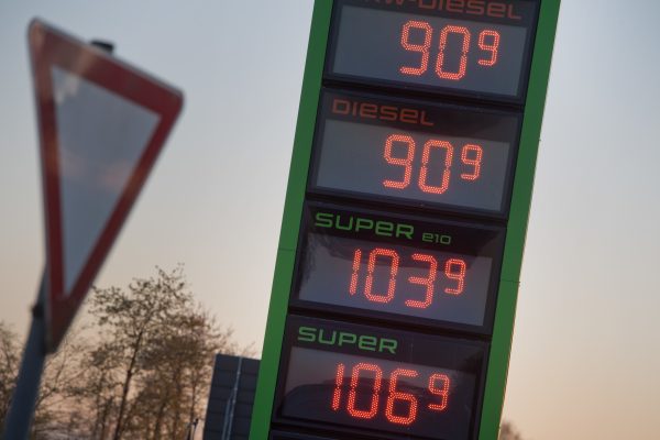 In Deutschland ist der Preis für Benzin im Monatsdurchschnitt so günstig wie zuletzt im Jahr 2009. Symbolfoto: Stefan Sauer/dpa-Zentralbild/dpa