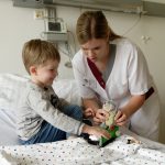 Das Saarland will ab Oktober einen neuen Ausbildungsberuf in der Pflege einführen. Symbolfoto: Henning Kaiser/dpa
