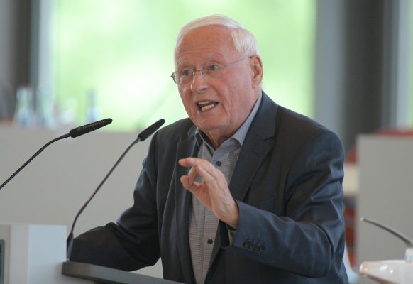 Der Vorsitzende der Linken im saarländischen Landtag, Oskar Lafontaine, kritisierte das Gesundheitssystem und die Automobilindustrie. Foto: BeckerBredel