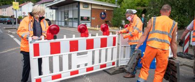 Im Saarland hat der Abbau der Absperrungen an Grenzübergängen begonnen. Foto: Oliver Dietze/dpa-Bildfunk