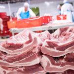 Eine Erhöhung der Fleischpreise fordern Grünen-Chef Robert Habeck und die CSU. Foto: Christian Charisius/dpa-Bildfunk