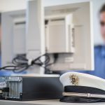 Die Gesetzesänderung räumt Polizeibeamten mehr Möglichkeiten zur Überwachung von Telefonen und auch Messengern ein. Symbolfoto: Frank Rumpenhorst/dpa-Bildfunk