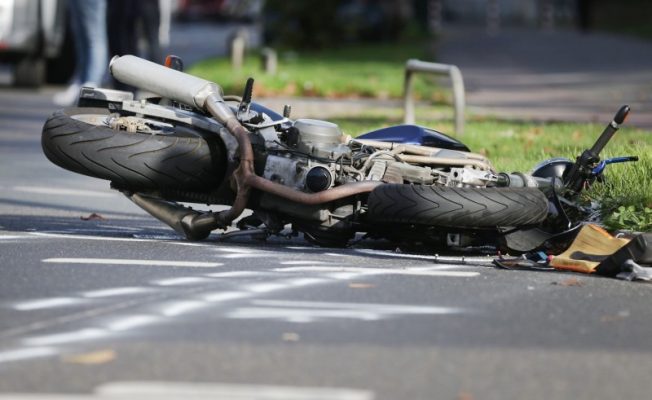 Der Motorradfahrer verstarb noch an der Unfallstelle. Symbolfoto: dpa-Bildfunk/David Young