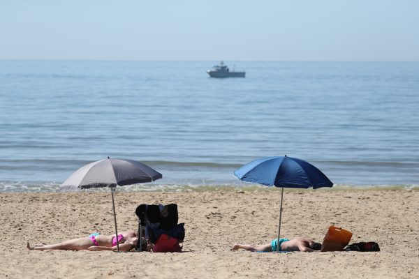 Die Aufhebung der Reisewarnung soll das Startsignal für grenzüberschreitenden Sommerurlaub in Europa geben. Symbolfoto: dpa-Bildfunk/Andrew Matthews