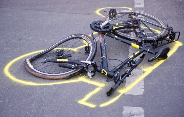 In Homburg-Einöd kam es am Dienstag (26.05.2020) zu einem Unfall, bei dem ein 61-jähriger Radfahrer schwer verletzt wurde. Symbolfoto: Daniel Naupold/dpa