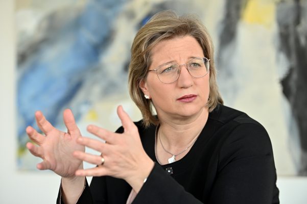 Saar-Wirtschaftsministerin Rehlinger fordert vom Bund weitere Corona-Hilfen für Unternehmer. Archivfoto: Harald Tittel/dpa