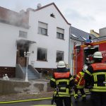 Ein Haus in Ensdorf ist am Freitagmorgen in Brand geraten. Foto: BeckerBredel