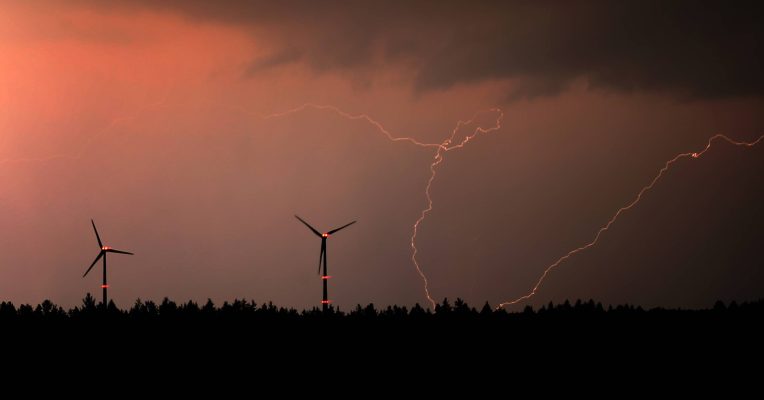 Im Saarland sind dieses Wochenende Gewitter möglich. Symbolfoto: Karl-Josef Hildenbrand/dpa-Bildfunk
