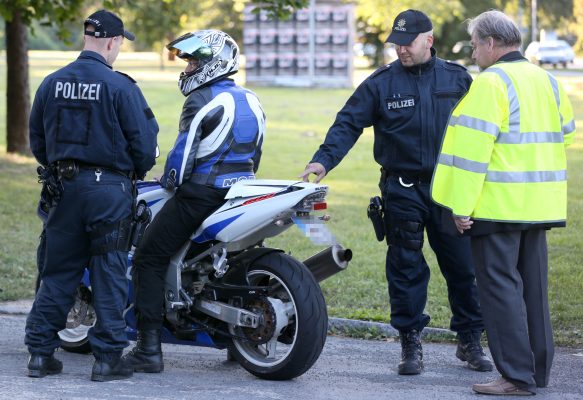 Die Saar-Polizei hat am Samstag (13.06.2020) gezielt Motorräder kontrolliert. Symbolfoto: Bernd Wüstneck/dpa