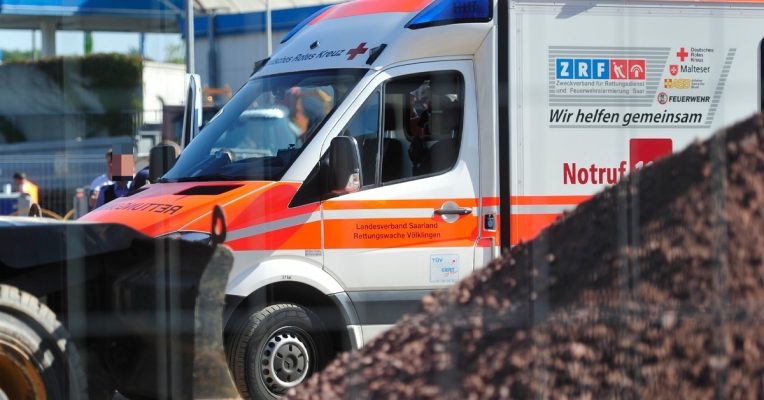 Bei einem Arbeitsunfall in Klarenthal kam ein Mann (85) ums Leben. Symbolfoto: BeckerBredel