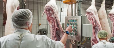 Das Saarland hat Testungen von Mitarbeitern der Fleischindustrie angekündigt. Symbolfoto: dpa-Bildfunk/Ingo Wagner