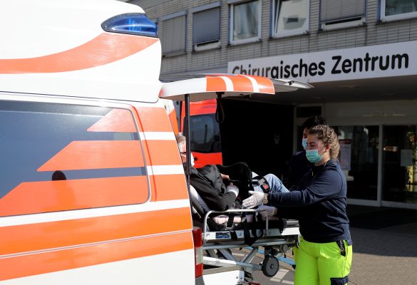 In Saarbrücken hat ein Kind eine 54-jährige Frau mit dem Fahrrad umgefahren. Die Frau erlitt schwere Verletzungen. Symbolfoto: Oliver Berg/dpa