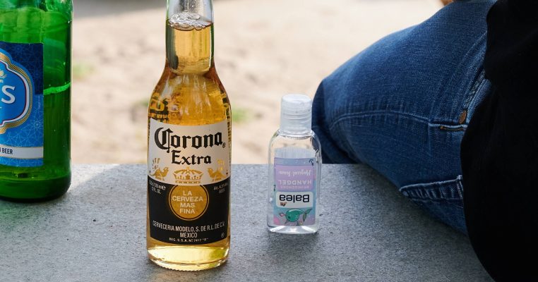 Ein Drittel der Deutschen trinkt seit Beginn der Corona-Krise mehr Alkohol. Foto: Annette Riedl/dpa-Bildfunk
