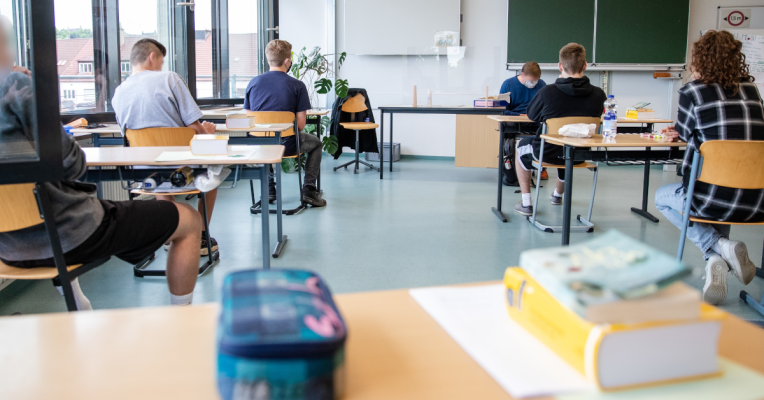 Eine Auswahl an Schülern im Saarland soll auf das Coronavirus getestet werden. Foto: dpa-Bildfunk/Christoph Schmidt