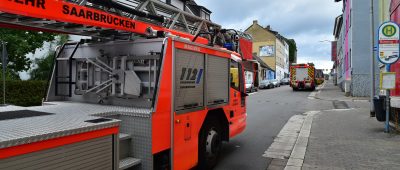 Am Sonntag (26. Juli 2020) beschäftigte eine Serie von Brandstiftungendie Feuerwehr Saarbrücken. Alle Nachrichten des Tages gibt's auf SOL.DE im Überblick. Foto: BeckerBredel