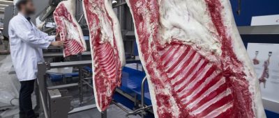 In der Fleischbranche sollen schärfere Regelungen eingeführt werden. Symbolfoto: Boris Roessler/dpa-Bildfunk