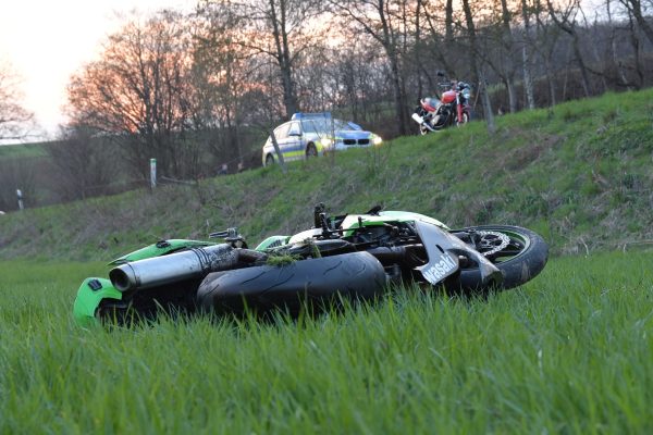 Auf der L145 bei Hasborn wurde ein Motorradfahrer bei einem Unfall schwer verletzt. Symbolfoto: Markus Kluemper/Visual Inform/Visual Inform/dpa
