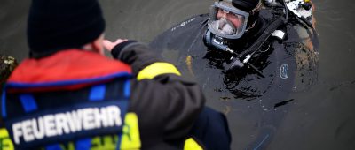Am gestrigen Samstag (01.08.2020) kam es in Saarlouis zu einem Badeunfall, bei dem ein 58-jähriger Mann mutmaßlich ein Leben verlor. Symbolfoto: Susann Prautsch/dpa