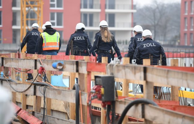 Im Saarland sind im Jahr 2019 durch Schwarzarbeit am Bau fast 10 Millionen Euro Schaden entstanden. Symbolfoto: Arne Dedert/dpa