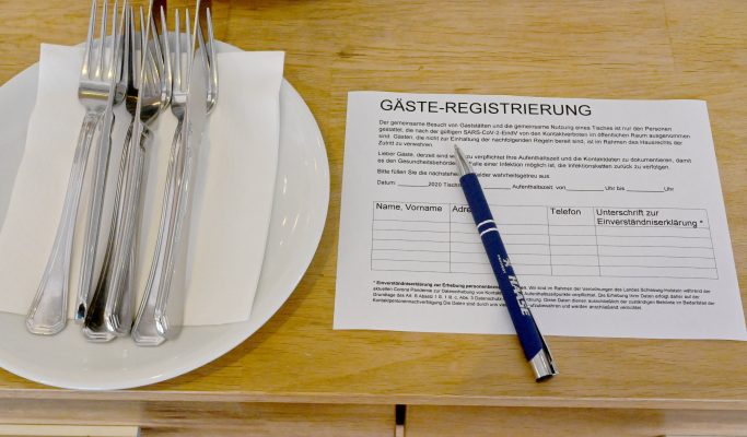 Die Polizei im Saarland griff zur Strafverfolgung viermal auf die Gästelisten von Restaurants zu. Symbolfoto: Carsten Rehder/dpa-Bildfunk
