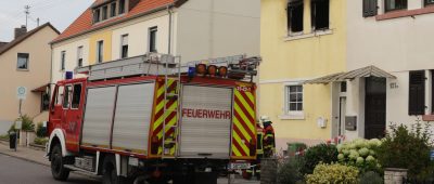In Güdingen kam es in einem Wohnhaus zu einer Explosion. Ein Mann wird noch gesucht. Foto: BeckerBredel