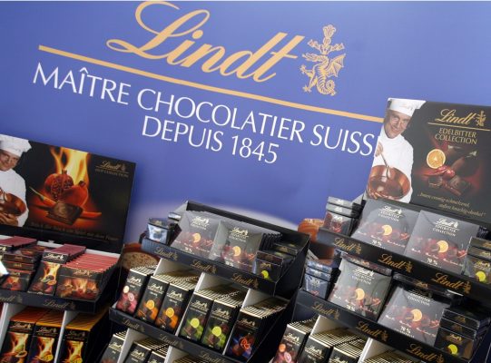Im Outlet Center in Wadgassen eröffnet der erste Laden des Schokoladenherstellers Lindt im Saarland. Foto: Walter Bieri/dpa-Bildfunk