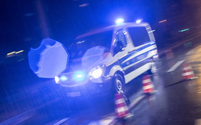 In Saarwellingen haben am Montagabend (10.08.2020) zwei Männer randaliert. Symbolfoto: Patrick Seeger/dpa