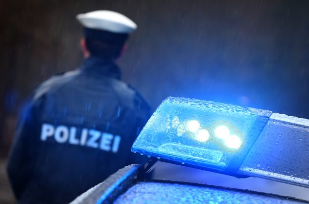 In Völklingen-Luisenthal hat eine 35-jährige Frau in psychischem Ausnahmezustand mehrere Polizeibeamte attackiert. Symbolfoto: Karl-Josef Hildenbrand/dpa
