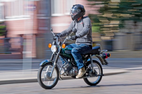 Im Saarland kommt der Moped-Führerschein ab 15 Jahren. Foto: Hendrik Schmidt/zb/dpa
