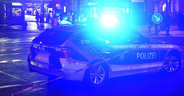 Die Polizei behielt den Führerschein der Frau ein. Symbolfoto: dpa-Bildfunk/Felix Hörhager