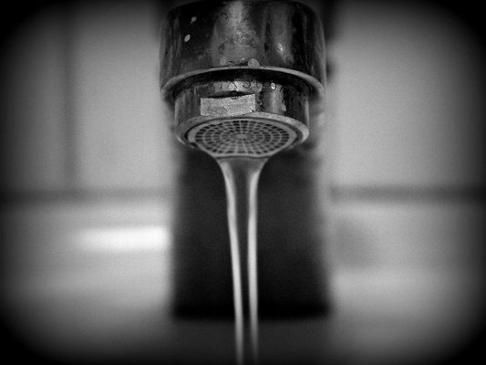 In Bliesmengen-Bolchen ist das Trinkwasser derzeit bakteriell verunreinigt. Symbolfoto: Pixabay