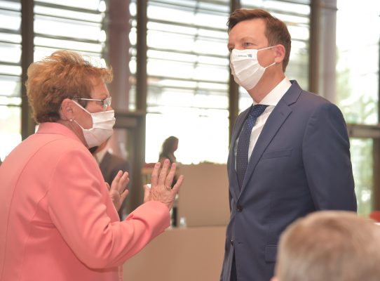 Der saarländische Ministerpräsident Tobias Hans will die Erste-Hilfe-Kenntnisse der Menschen im Saarland verbessern. Symbolfoto: BeckerBredel