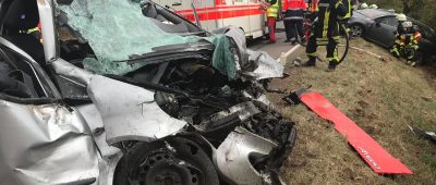 An dem Unfall auf der B269 waren drei Fahrzeuge beteiligt. Foto: Dirk Schäfer/Feuerwehr