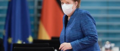 Kanzlerin Merkel will mit den Ländern über eine mögliche stärkere Eindämmung beraten. Foto: Markus Schreiber/AP-Pool/dpa-Bildfunk