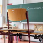 Dem Bildungsministerium zufolge sind im Saarland derzeit rund 2.800 Schüler:innen und Lehrkräfte in Corona-Quarantäne. Foto: dpa-Bildfunk/Moritz Frankenberg