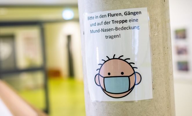 Über weitere Corona-Fälle an Schulen im Saarland haben die zuständigen Gesundheitsämter informiert. Foto: dpa-Bildfunk/Moritz Frankenberg