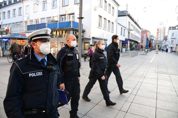 Im ganzen Saarland kontrollierte die Polizei die Einhaltung der Corona-Regeln. Foto: BeckerBredel