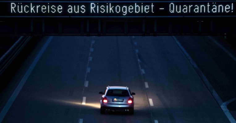 Wer aus einem ausländischen Risikogebiet ins Saarland einreist, muss direkt in Quarantäne. Symbolfoto: Marijan Murat/dpa-Bildfunk