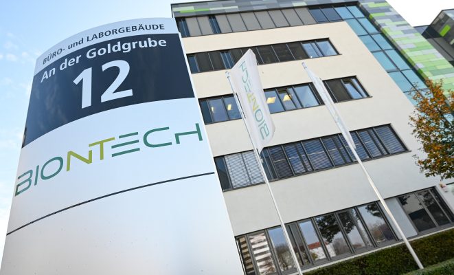 Das Mainzer Unternehmen Biontech hat einen Corona-Impfstoff entwickelt, der schon bald zugelassen werden könnte. Foto: Arne Dedert/dpa-Bildfunk