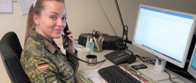 Die Soldat:innen helfen bei der Kontakt-Nachverfolgung. Foto: Michael Rupertus/Bundeswehr