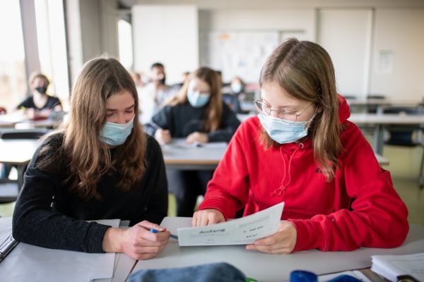 Durch das weiterhin hohe Infektionsgeschehen in Deutschland rücken die Schulen aktuell in den Fokus weiterer Corona-Beschränkungen. Symbolfoto: Matthias Balk/dpa
