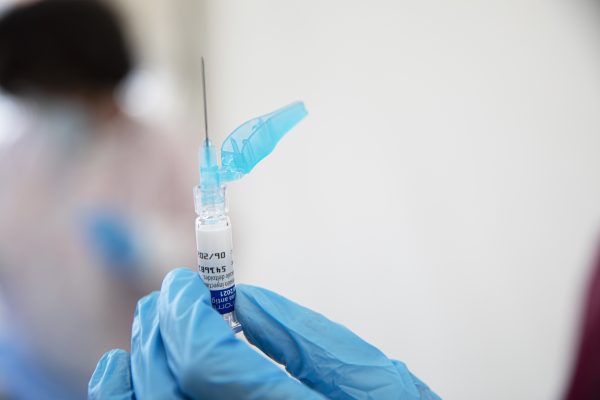 Vielen Arztpraxen im Saarland geht der Grippeimpfstoff aus. Symbolfoto: María José López/dpa-Bildfunk