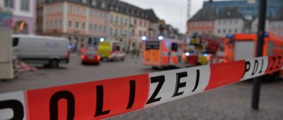Ein 51-jähriger Mann ist mit einem Auto in die Trierer Fußgängerzone gerast und hat mehrere Menschen getötet und verletzt. Foto: picture alliance/dpa | Harald Tittel