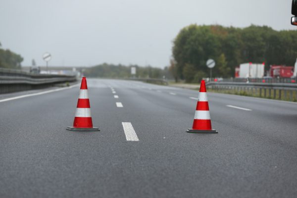 Wegen Instandsetzungsarbeiten wird die A8 zwischen Limbach und Einöd am Wochenende voll gesperrt. Symbolfoto: David Young/dpa