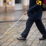 Im Saarland soll die Blindheitshilfe für blinde Erwachsene und Kinder erhöht werden. Symbolfoto: Monika Skolimowska/dpa-Bildfunk