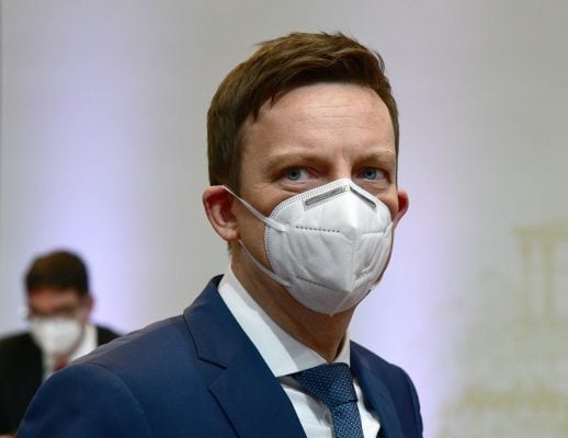 Saar-Ministerpräsident Tobias Hans (CDU) hat vor vorschnellen Lockerungen in der Corona-Pandemie gewarnt. Foto: BeckerBredel
