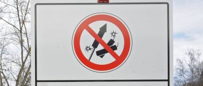 In Homburg gilt auf bestimmten Plätzen an Silvester Feuerwerkverbot. Symbolfoto: Marijan Murat/dpa-Bildfunk