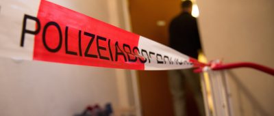 Polizeikräfte haben eine 53-jährige Frau in Neunkirchen leblos in ihrer Wohnung aufgefunden. Symbolfoto: picture alliance / dpa | Peter Kneffel